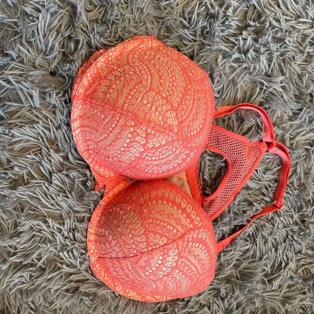 Victoria Secrets Bra - Picture 4 of 4